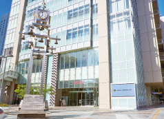 大阪駅カリヨン広場サイネージ